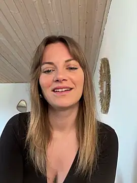 Snapshot of Milla__one chatting on March 6, 2025, 7:57 am Milla  one online show from March 6, 2025, 7:57 am