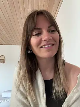 Snapshot of Milla__one chatting on March 10, 2025, 10:04 am Milla  one online show from March 10, 2025, 10:04 am