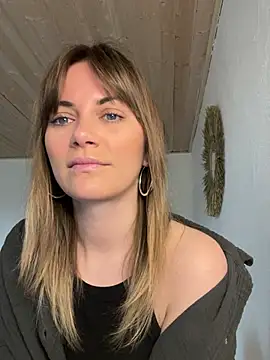 Snapshot of Milla__one chatting on March 11, 2025, 8:20 am Milla  one online show from March 11, 2025, 8:20 am