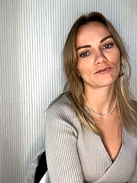 Snapshot of Milla__one chatting on September 22, 2025, 10:39 am Milla  one online show from September 22, 2025, 10:39 am