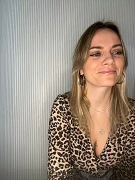 Snapshot of Milla__one chatting on October 10, 2025, 8:57 am Milla  one online show from October 10, 2025, 8:57 am