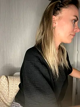 Snapshot of Milla__one chatting on October 19, 2025, 6:08 pm Milla  one online show from October 19, 2025, 6:08 pm