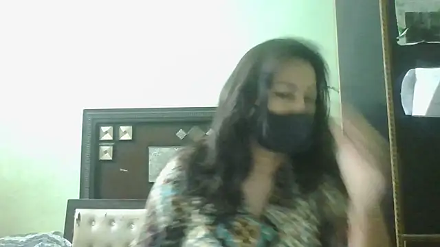 couplesuni online show from May 6, 2026, 3:13 am