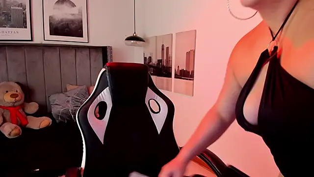 Alaia Cute online show from February 4, 2025, 12:29 am