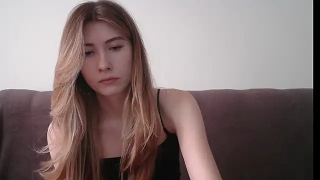 Snapshot of ErikaShyy chatting on February 13, 2025, 10:34 am ErikaShyy online show from February 13, 2025, 10:34 am