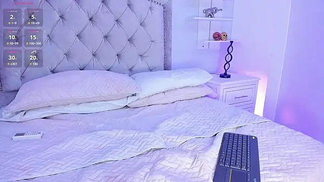 LiaFlowers online show from December 18, 2024, 1:48 am