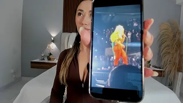 Emma23   online show from March 31, 2026, 8:37 am