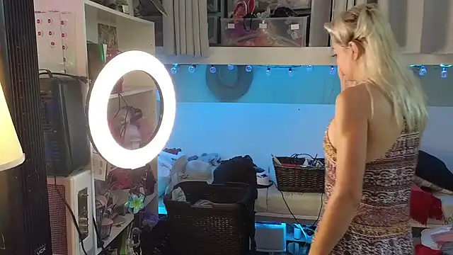 cunty tranny lydia online show from April 17, 2026, 6:00 pm