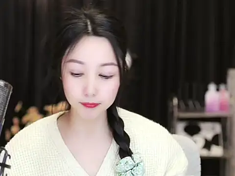 Nuyoah-77 online show from March 8, 2025, 6:47 pm