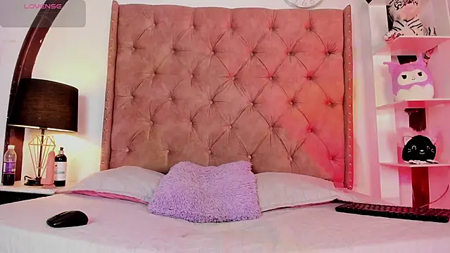 Snapshot of LadyAvalon chatting on February 1, 2025, 7:44 pm LadyAvalon online show from February 1, 2025, 7:44 pm
