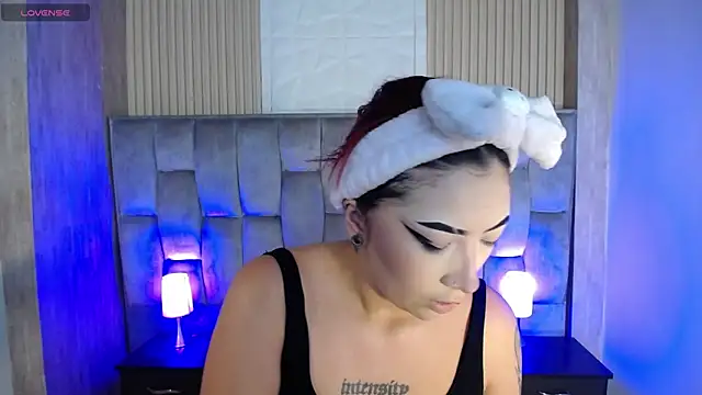 Snapshot of Mia_Rinn chatting on October 8, 2025, 2:58 pm Mia Rinn online show from October 8, 2025, 2:58 pm