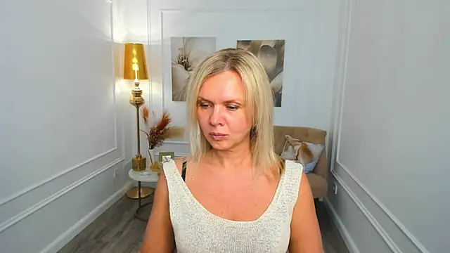 AgathaKlouin online show from April 7, 2026, 7:25 pm