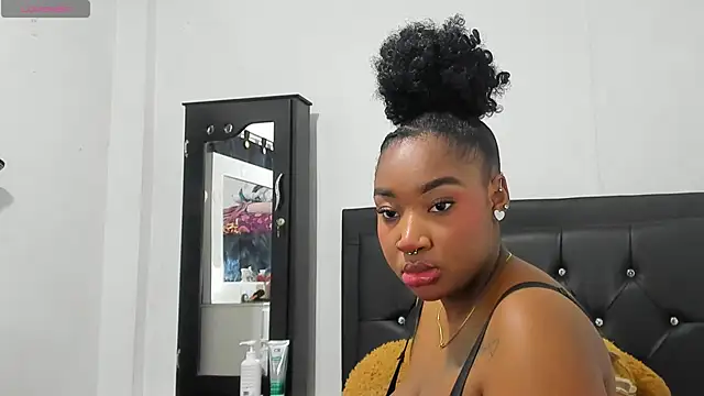 Snapshot of Natassha_brown1 chatting on October 17, 2025, 12:36 am Natassha brown1 online show from October 17, 2025, 12:36 am