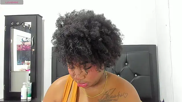 Snapshot of Natassha_brown1 chatting on October 19, 2025, 1:28 am Natassha brown1 online show from October 19, 2025, 1:28 am