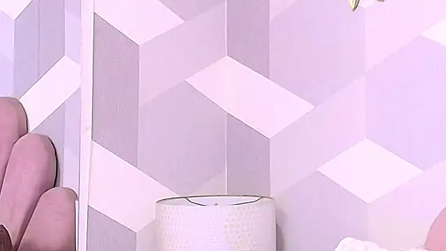 KylieMonnett online show from October 5, 2025, 6:50 pm