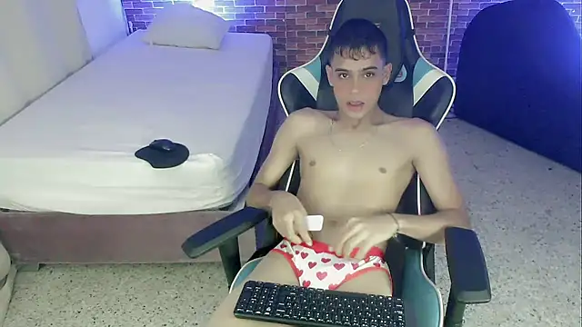 zacariasss  online show from September 13, 2025, 4:01 am