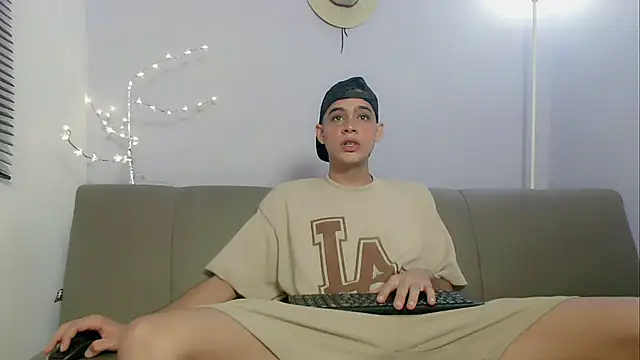 zacariasss  online show from October 22, 2025, 1:22 pm