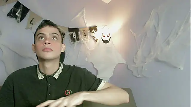 zacariasss  online show from October 31, 2025, 3:40 am