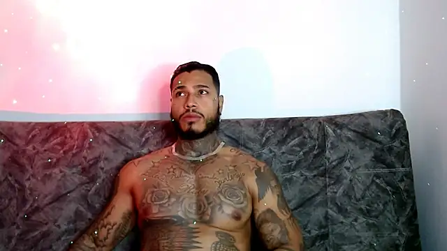 Snapshot of Exotic_tatto27121 chatting on December 19, 2024, 5:29 am Exotic tatto27121 online show from December 19, 2024, 5:29 am