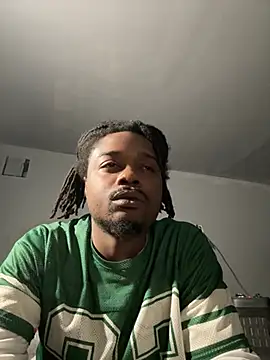 Snapshot of SluttyLyfe4L chatting on March 18, 2026, 12:19 pm SluttyLyfe4L online show from March 18, 2026, 12:19 pm