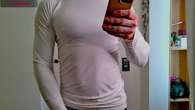 Snapshot of white_King9999 chatting on February 1, 2026, 12:37 pm white King9999 online show from February 1, 2026, 12:37 pm