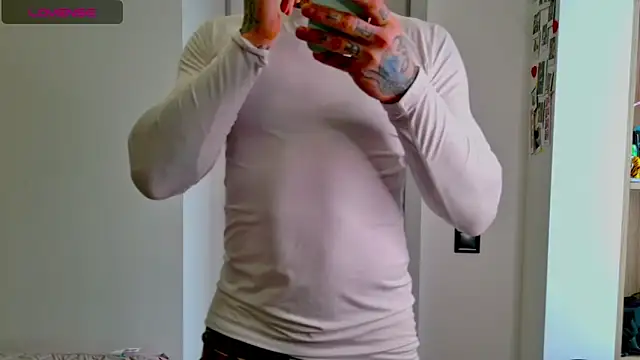 Snapshot of white_King9999 chatting on February 15, 2026, 11:52 am white King9999 online show from February 15, 2026, 11:52 am