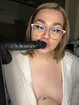 Leya  Droit online show from February 22, 2025, 3:47 pm
