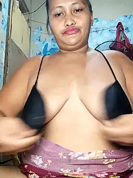 Sweetchuby1995 online show from May 19, 2026, 2:23 pm