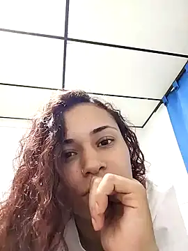 Snapshot of caroline0997 chatting on January 16, 2025, 12:34 am caroline0997 online show from January 16, 2025, 12:34 am