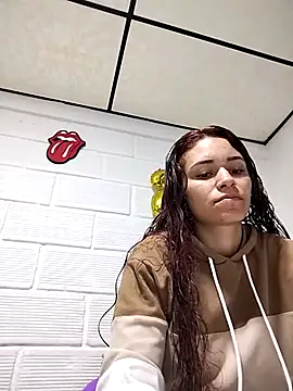 Snapshot of caroline0997 chatting on February 13, 2025, 1:15 pm caroline0997 online show from February 13, 2025, 1:15 pm