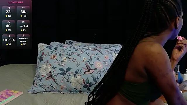 petitelittleebony online show from May 27, 2026, 2:52 am