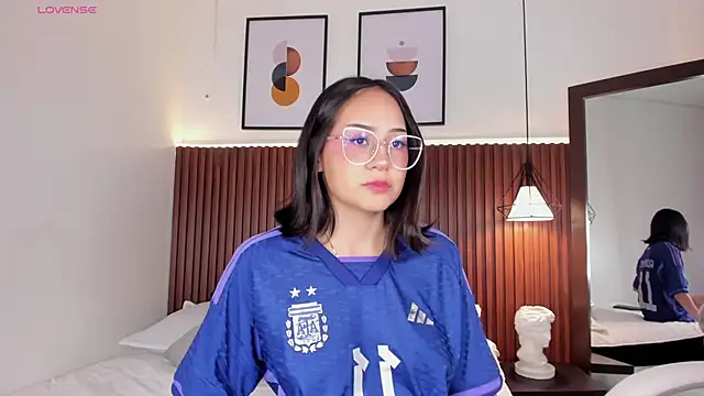 emma white 01 online show from December 14, 2024, 3:18 am