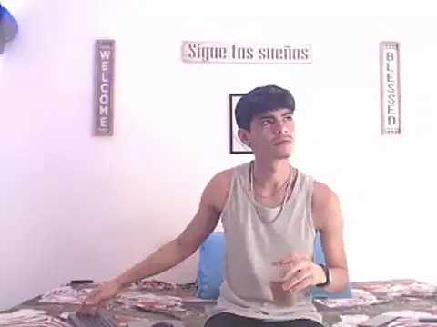 harrytomson 1 online show from January 14, 2025, 1:49 pm