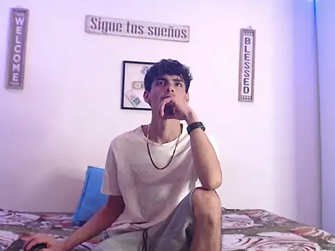 harrytomson 1 online show from January 23, 2025, 6:28 am