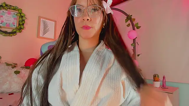 Snapshot of honey_fox1 chatting on February 14, 2025, 4:47 am honey fox1 online show from February 14, 2025, 4:47 am