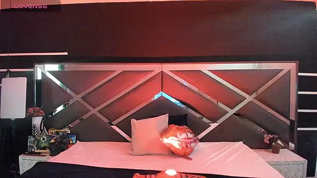 SexyNaf online show from September 25, 2025, 7:06 pm