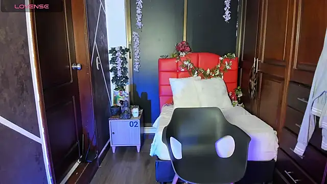 SexyNaf online show from December 4, 2025, 7:33 pm