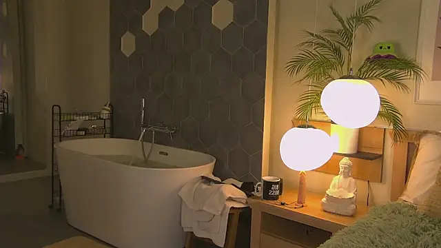 AshleyDouglas online show from February 9, 2025, 4:57 am