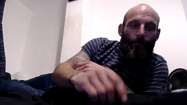 Snapshot of AnodicDemotic chatting on October 9, 2025, 9:24 pm AnodicDemotic online show from October 9, 2025, 9:24 pm