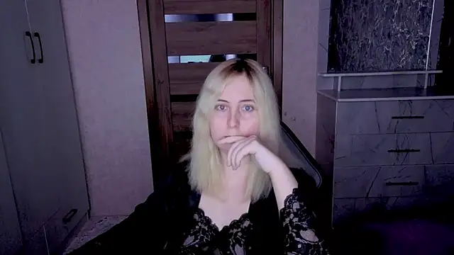 Kristy-Max online show from April 23, 2026, 8:00 pm