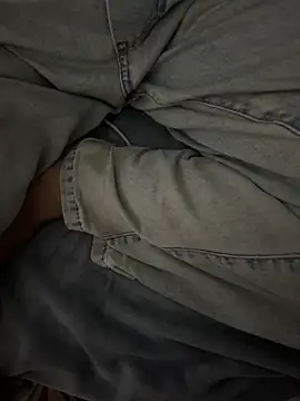 CM100412 online show from April 24, 2026, 3:47 pm