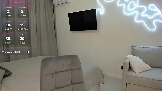  cometoseeme  online show from January 5, 2025, 5:20 pm