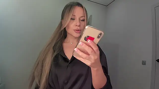  cometoseeme  online show from September 13, 2025, 12:38 pm