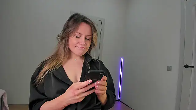  cometoseeme  online show from February 1, 2026, 1:31 pm