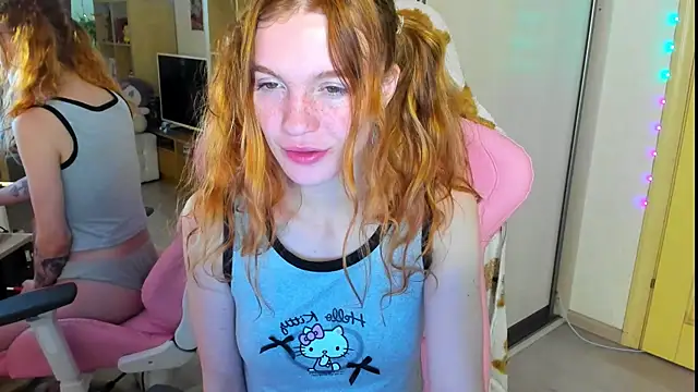 Snapshot of Sunny_Elly chatting on October 7, 2025, 8:33 am Sunny Elly online show from October 7, 2025, 8:33 am