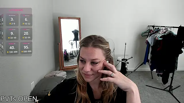 Snapshot of Peaches_N_Kreme chatting on September 14, 2025, 10:20 pm Peaches N Kreme online show from September 14, 2025, 10:20 pm