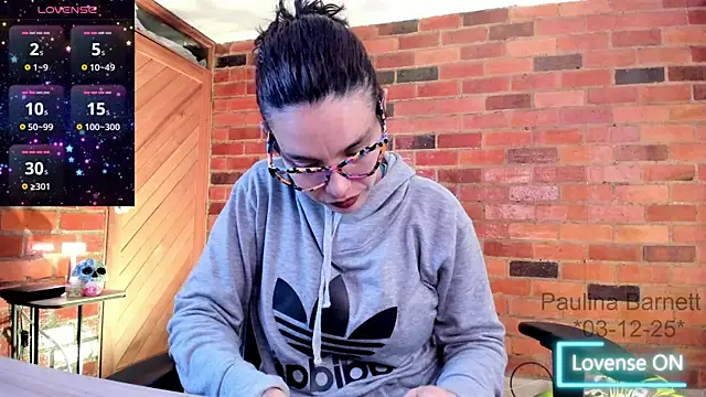 paulinabarnett- online show from December 4, 2025, 4:55 am