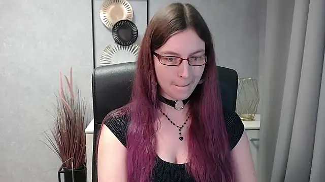 Snapshot of emmaxDelight chatting on December 29, 2024, 10:45 am emmaxDelight online show from December 29, 2024, 10:45 am