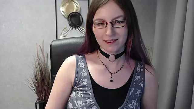 Snapshot of emmaxDelight chatting on December 30, 2024, 11:48 am emmaxDelight online show from December 30, 2024, 11:48 am