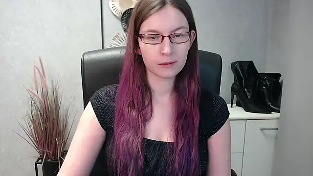 Snapshot of emmaxDelight chatting on February 18, 2025, 10:05 am emmaxDelight online show from February 18, 2025, 10:05 am